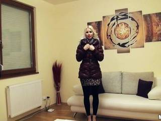 Порно негр трахнул блондинку