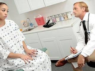 Порно скрытая камера жена спит